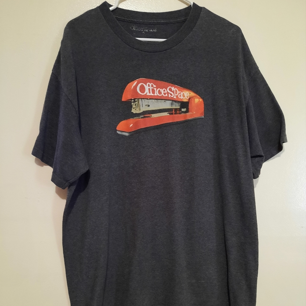 Retro Office Space Stapler Graphic Movie Promo Short Sleeve T-shirt (Men's XL)